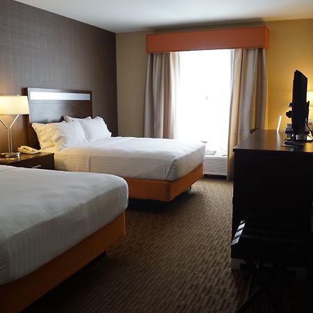 Holiday Inn Express Hotel & Suites Watertown - Thousand Islands By Ihg Esterno foto
