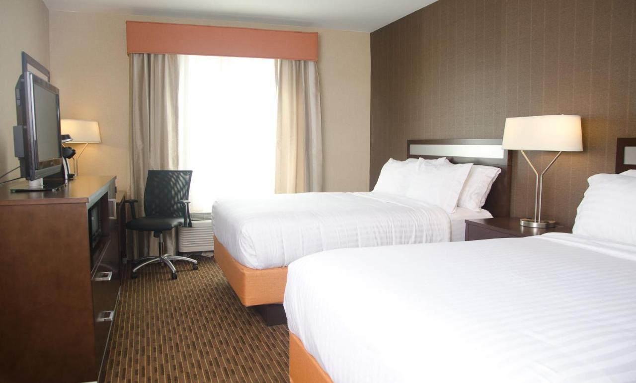 Holiday Inn Express Hotel & Suites Watertown - Thousand Islands By Ihg Esterno foto
