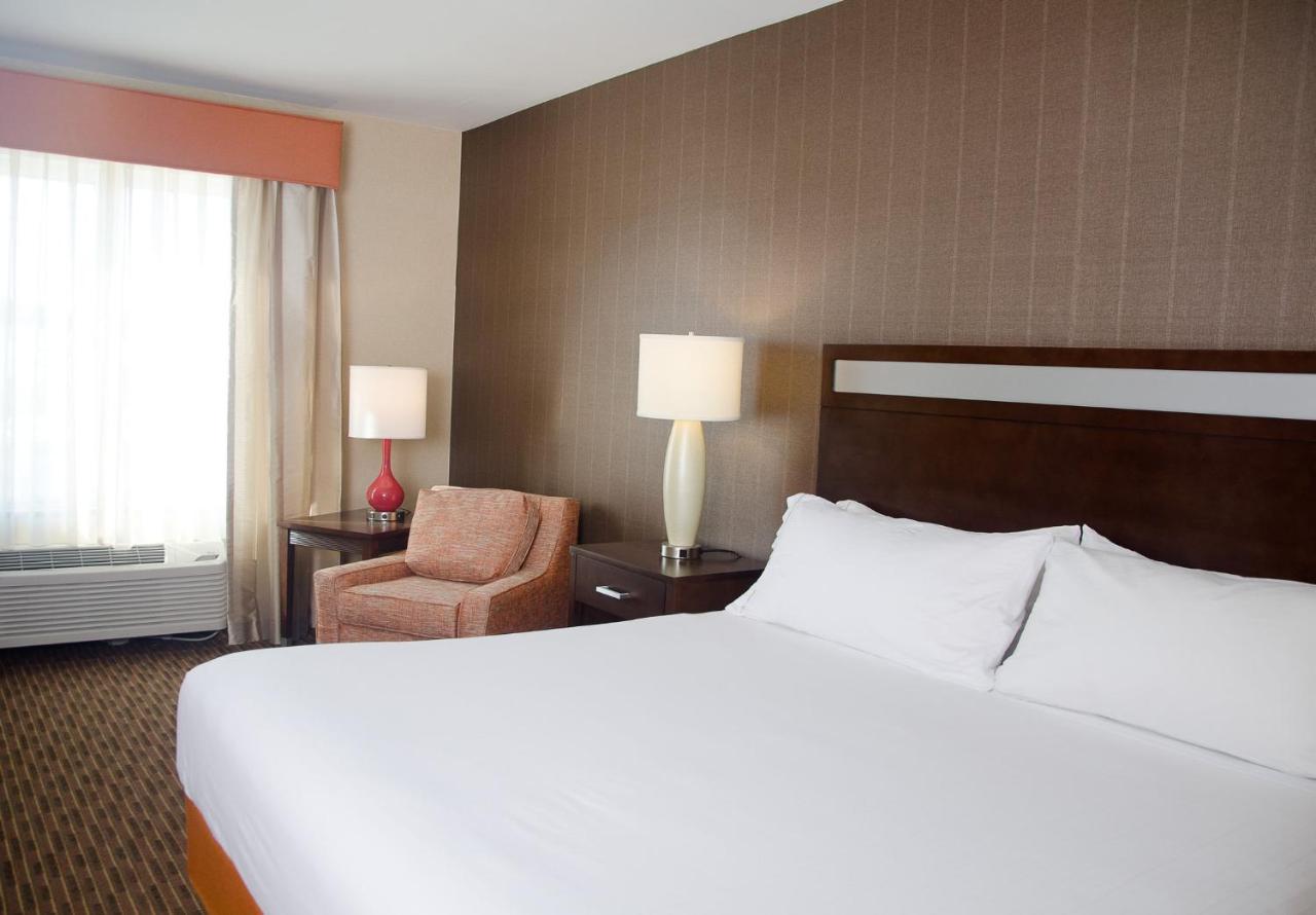 Holiday Inn Express Hotel & Suites Watertown - Thousand Islands By Ihg Esterno foto