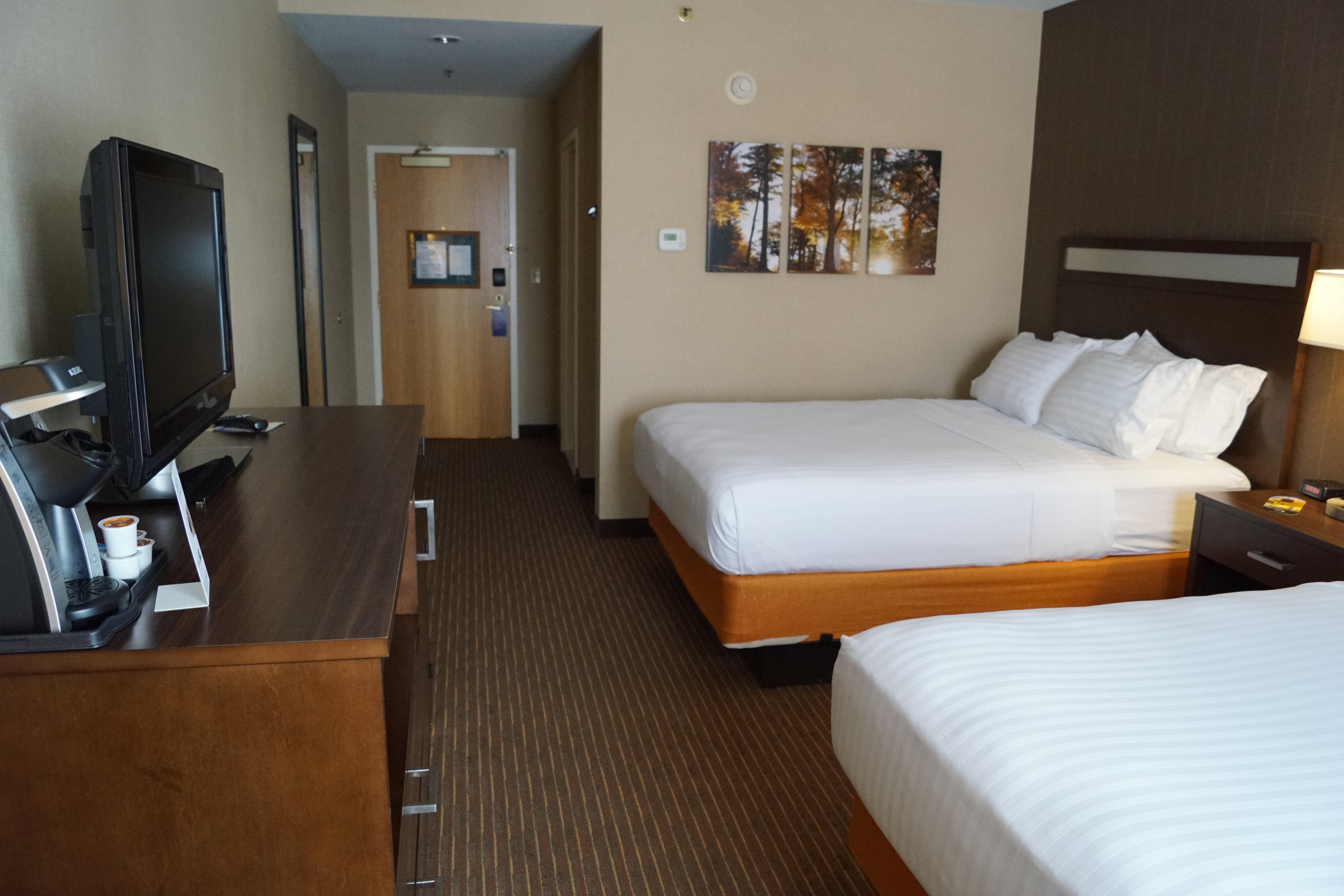 Holiday Inn Express Hotel & Suites Watertown - Thousand Islands By Ihg Esterno foto