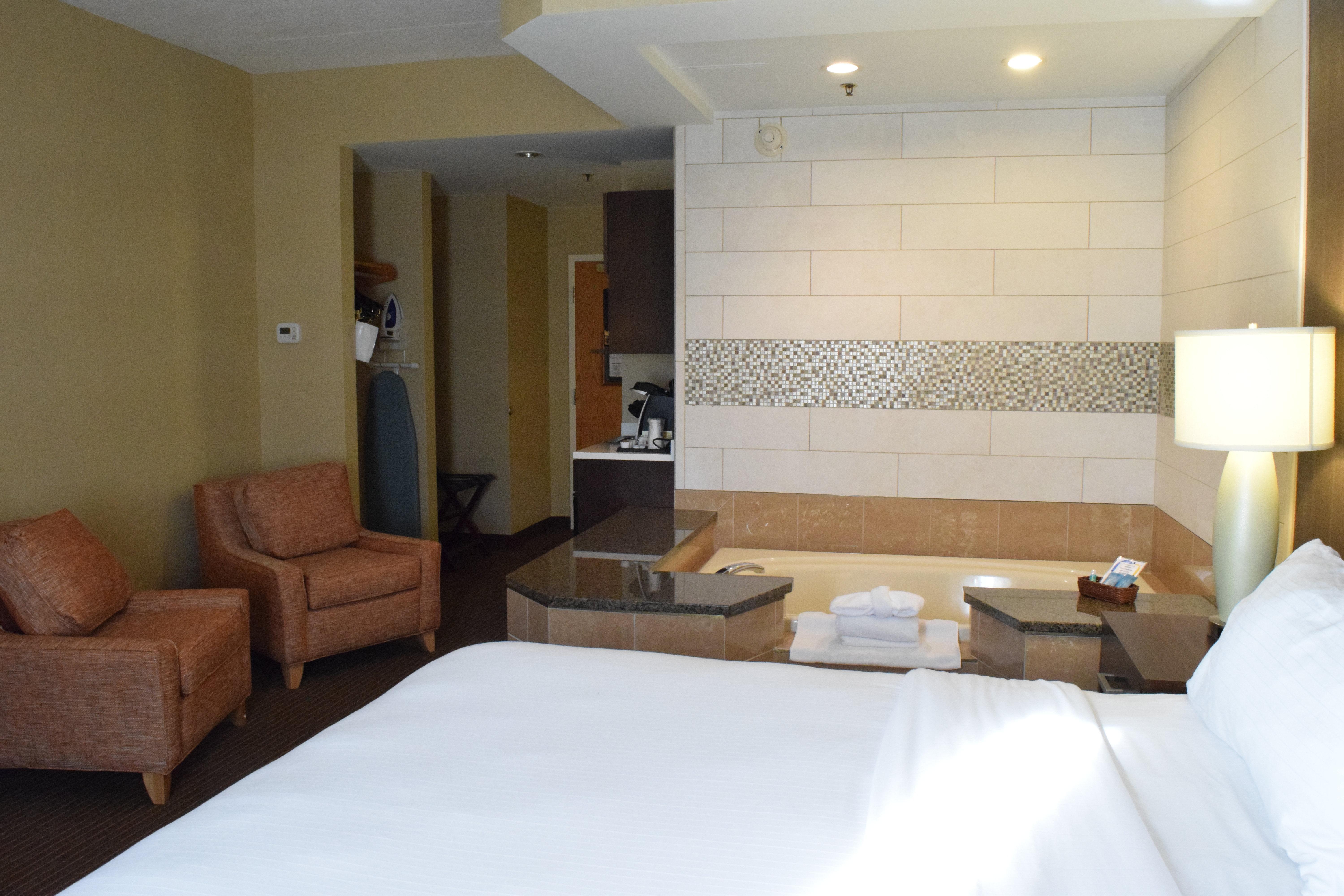 Holiday Inn Express Hotel & Suites Watertown - Thousand Islands By Ihg Esterno foto