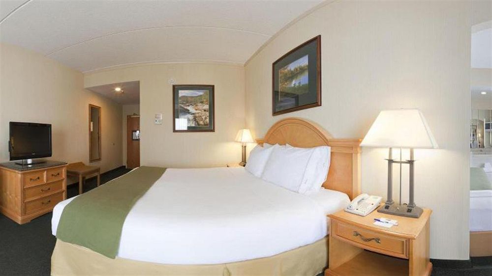 Holiday Inn Express Hotel & Suites Watertown - Thousand Islands By Ihg Esterno foto