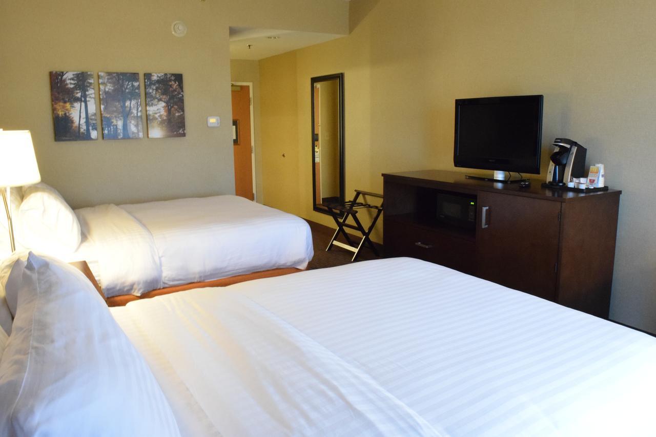 Holiday Inn Express Hotel & Suites Watertown - Thousand Islands By Ihg Esterno foto
