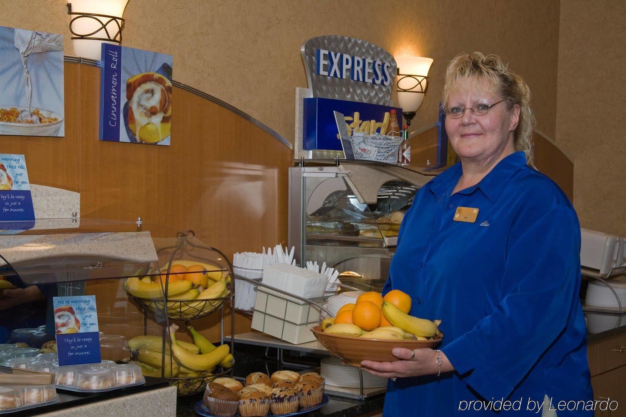 Holiday Inn Express Hotel & Suites Watertown - Thousand Islands By Ihg Esterno foto