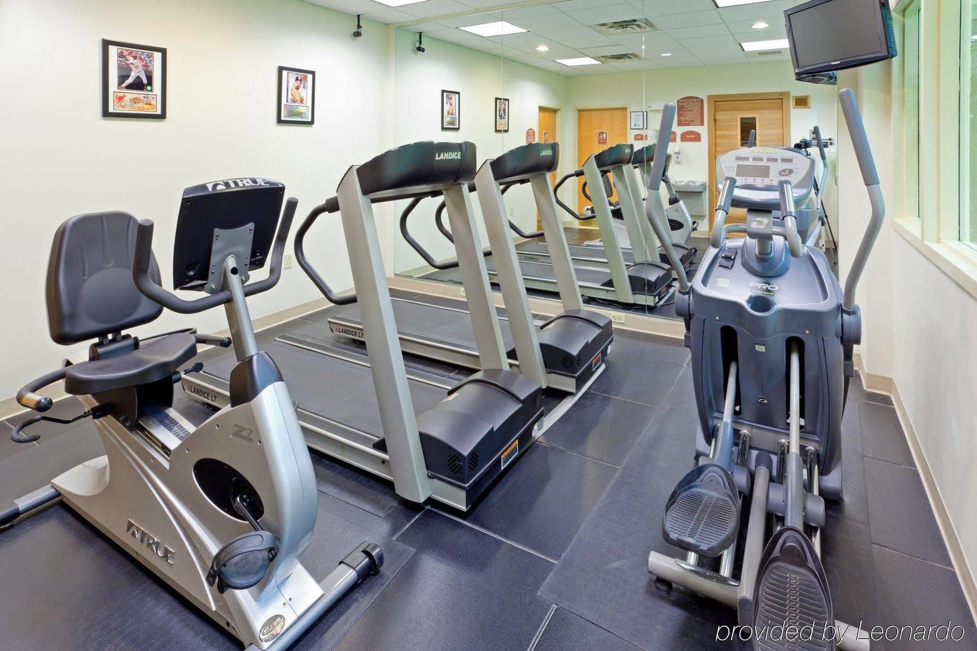 Holiday Inn Express Hotel & Suites Watertown - Thousand Islands By Ihg Esterno foto