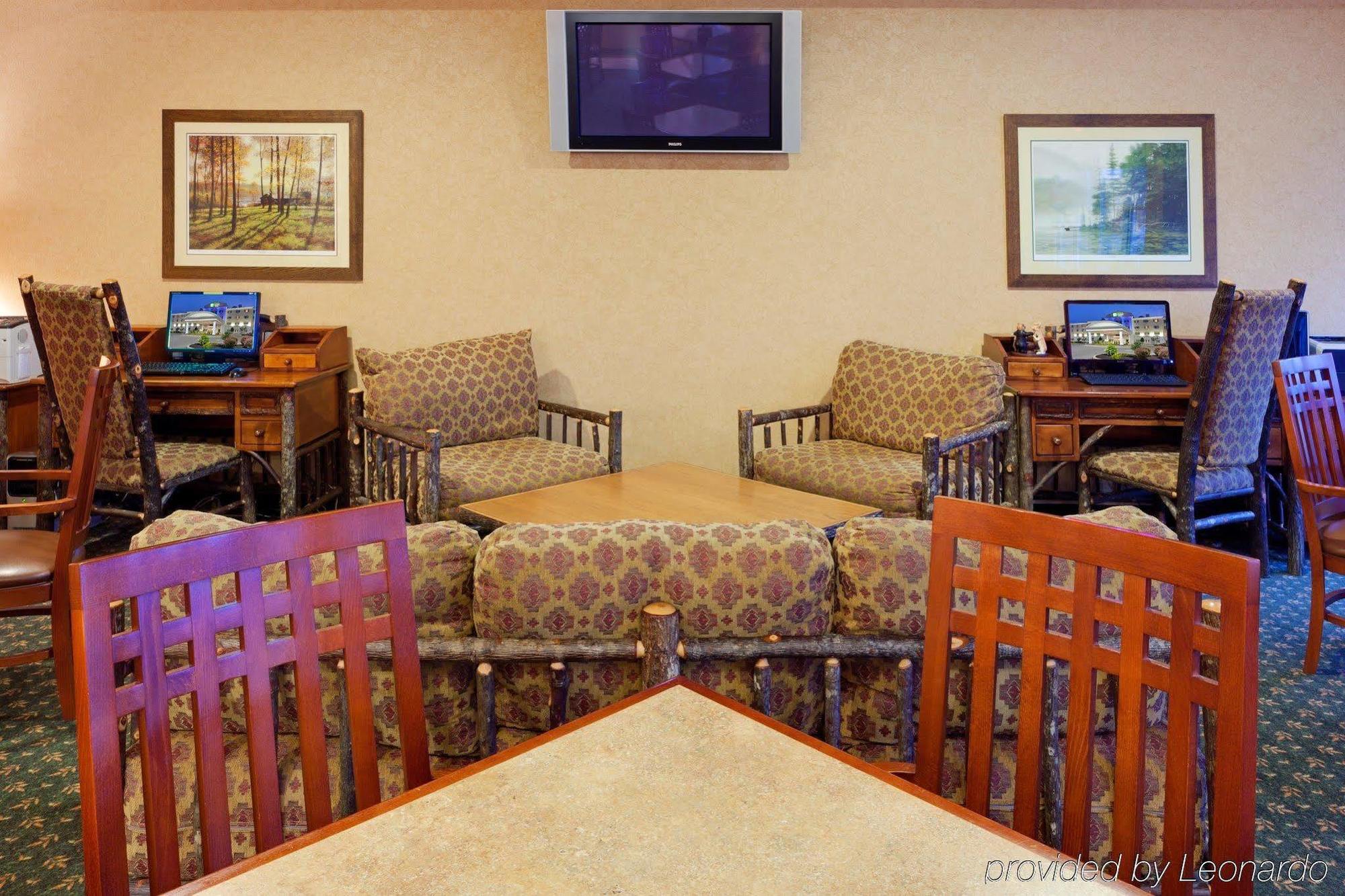 Holiday Inn Express Hotel & Suites Watertown - Thousand Islands By Ihg Esterno foto