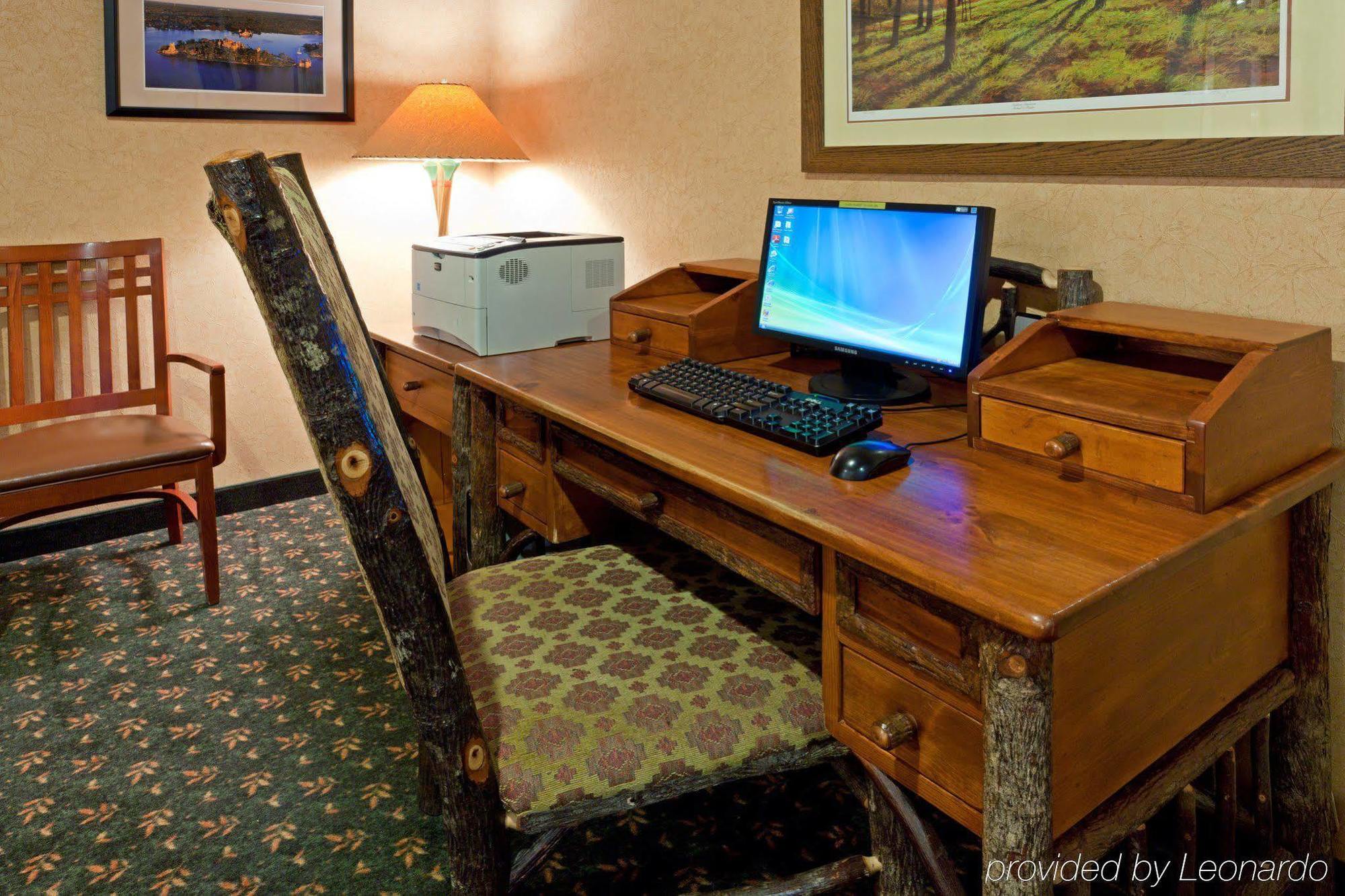 Holiday Inn Express Hotel & Suites Watertown - Thousand Islands By Ihg Esterno foto