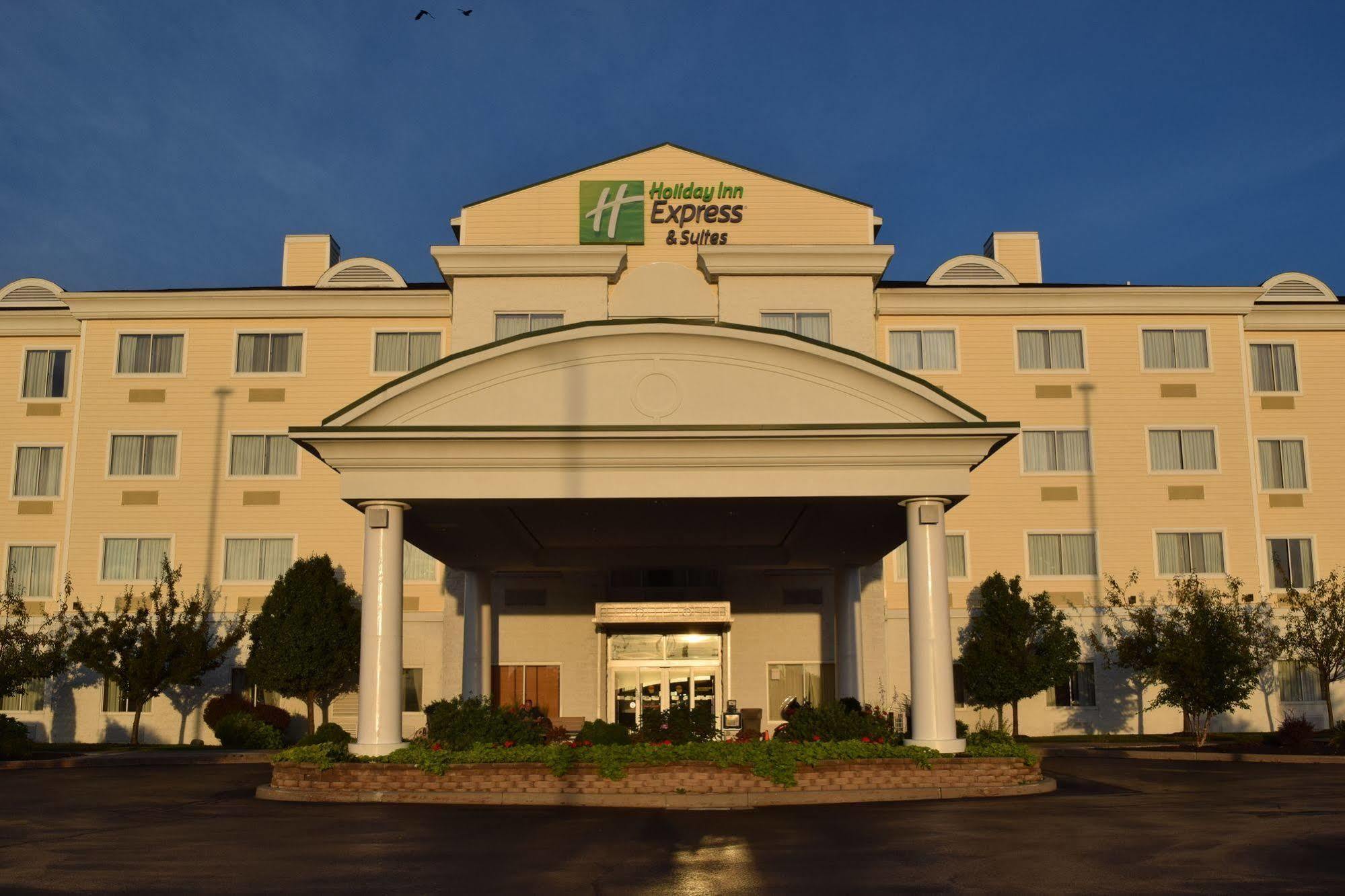 Holiday Inn Express Hotel & Suites Watertown - Thousand Islands By Ihg Esterno foto