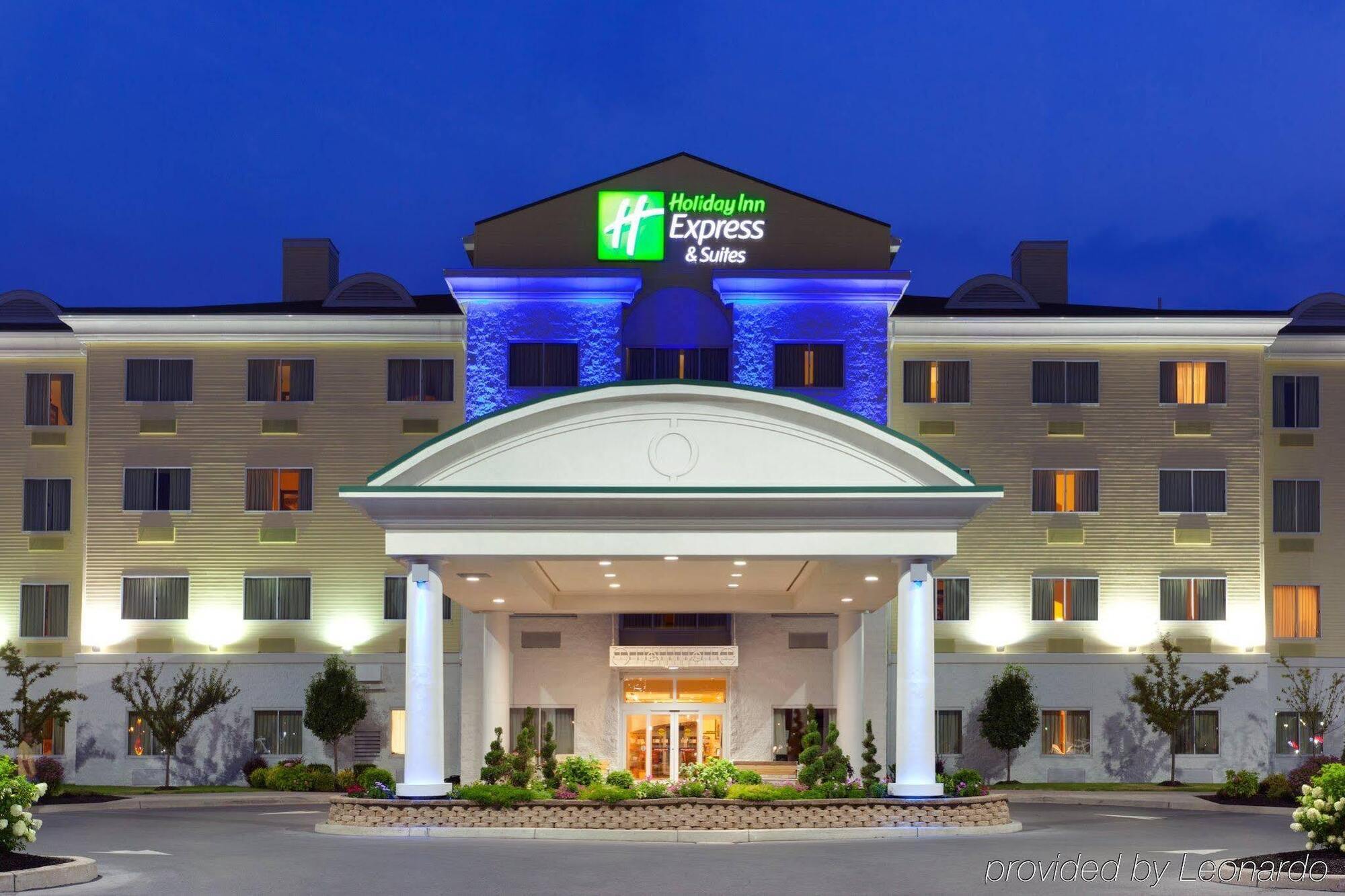 Holiday Inn Express Hotel & Suites Watertown - Thousand Islands By Ihg Esterno foto